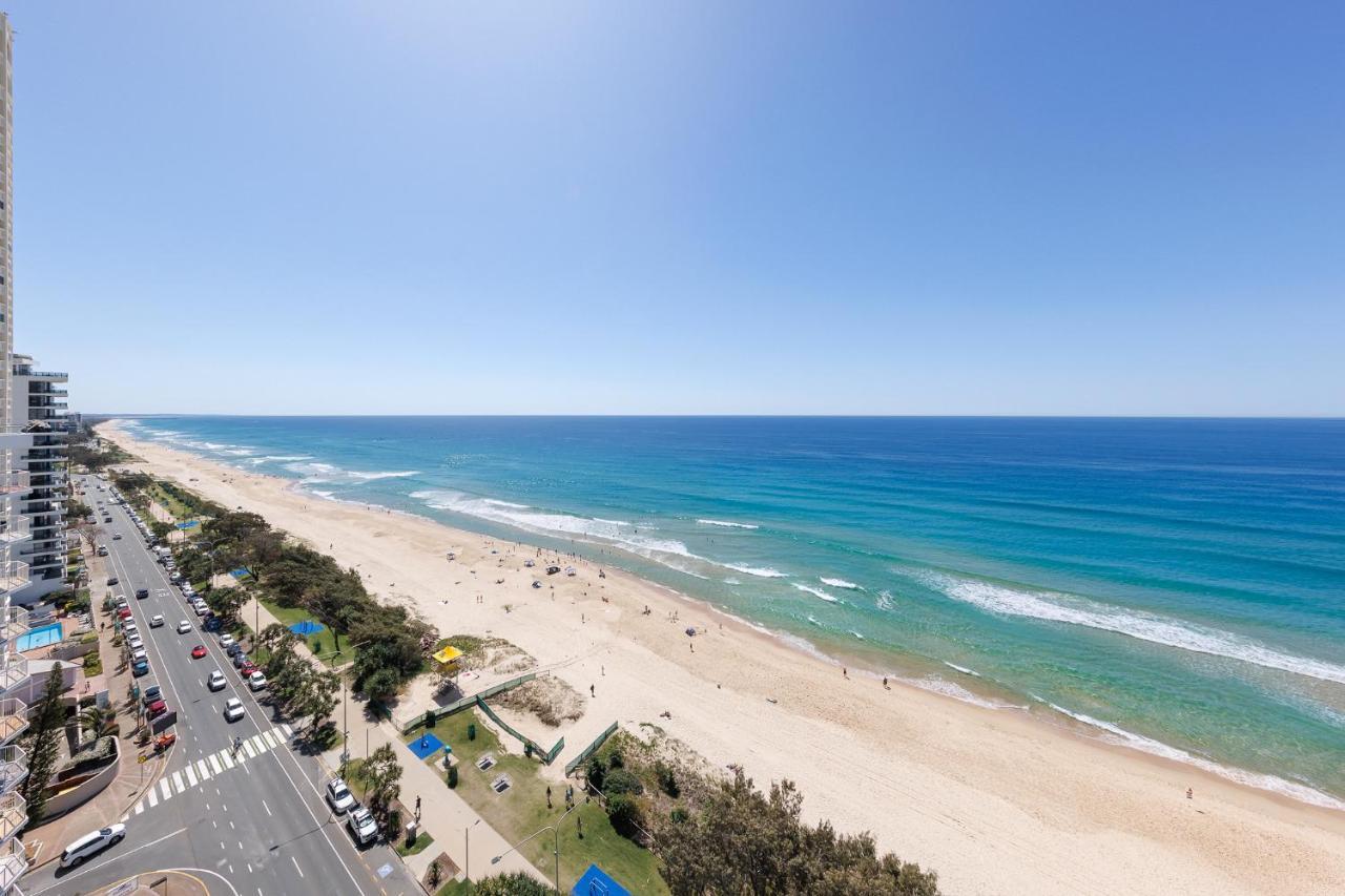 Meriton Suites Surfers Paradise Gold Coast Eksteriør billede The beach at the resort