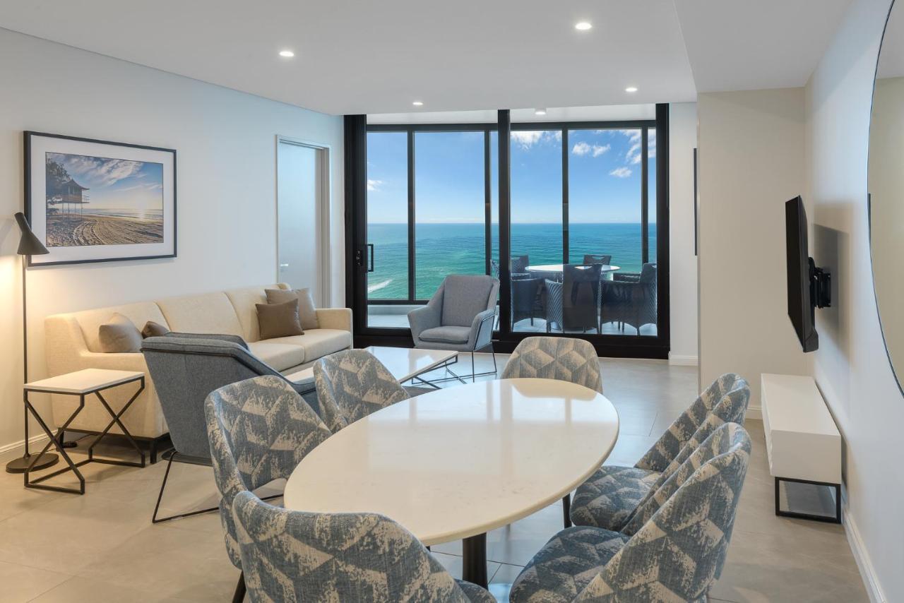 Meriton Suites Surfers Paradise Gold Coast Eksteriør billede A living room in a modern apartment