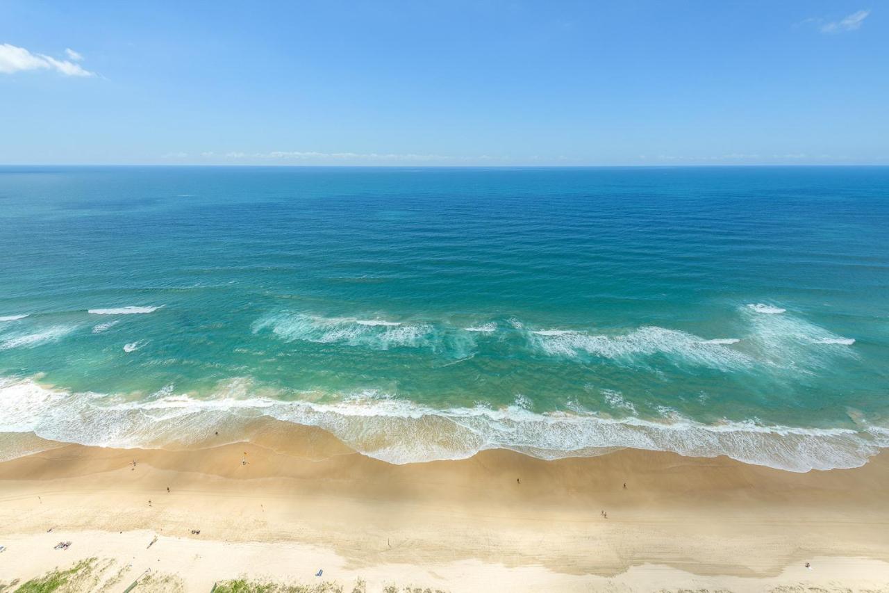 Meriton Suites Surfers Paradise Gold Coast Eksteriør billede The beach at the resort