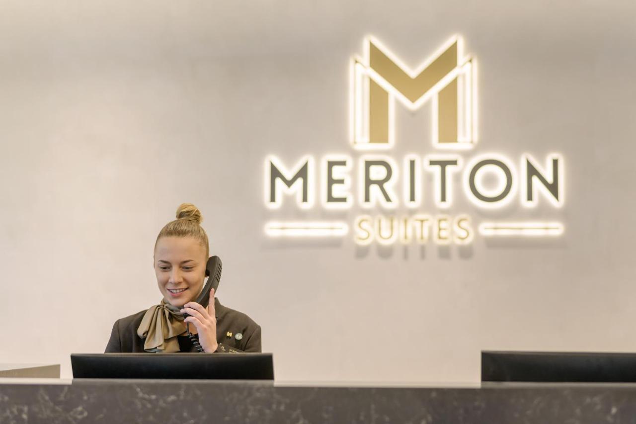 Meriton Suites Surfers Paradise Gold Coast Eksteriør billede Meriton Suites reception